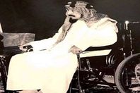 صورة مؤثرة لمؤسس السعودية على كرسي متحر ك.. لن تتخيل السبب