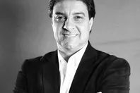 الأمير علي بن الحسين ينعي أسطورة العراق أحمد راضي