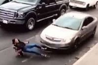 هزت الكويت.. يدهس فتاة بسيارته مستعينا بكلب مفترس