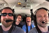 مقتل أربعة أصدقاء في تحطم طائرة