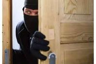 قليل البخت.. لص يتصل بالشرطة لمساعدته