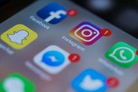 بيع أطفال على «إنستجرام» و«فيس بوك» يفتح تحقيقًا