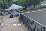 لحظة إطلاق النار على محتجين في مدينة «لويفيل» الأمريكية