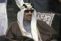 صور نادرة للملك سعود.. لعب وضحك لبناته في مجلسه