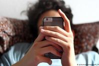 الأضرار الصحية المرتبطة باستعمال الهواتف الذكية