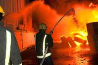 مدير الحماية المدنية بالجيزة: نحاول السيطرة على حريق مصنع البدرشين