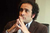 عمرو حمزاوى للنظام: اتسلى  