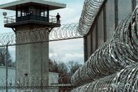 تدابير أمنية لمنع اقتحام السجون في 11/11