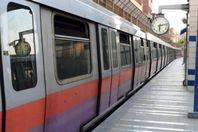 بالفيديو.. مواطنون يرفضون دخول الباعة الجائلين مترو الأنفاق