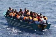 فقدان 10 مهاجرين غير شرعيين أفارقة قرب المغرب