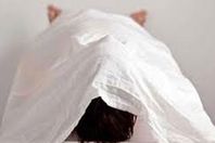 السجن والغرامة لعامل قتل فتاة برصاصة طائشة