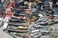 ضبط 18 قطعة سلاح و106 طلقات نارية بحوزة 17 شخصًا بينهم ربة منزل بالمنيا