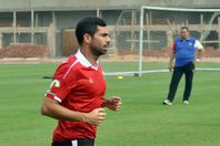 بالفيديو.. أحمد فتحي مداعبًأ على معلول: "خايف مني"