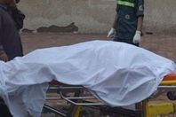 مصرع فتاة وإصابة والدتها وشقيقتها في حادث سير