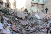 التحقيق فى انهيار عقار صادر له قرار بإزالته عام 2011