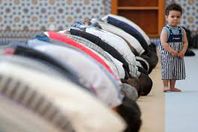 مركز أمريكي: عدد المسلمين في العالم سيتجاوز المسيحيين في 2070