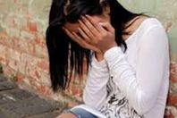 ربة منزل تقتل زوجها بعد أن ضبطها مع عشيقها