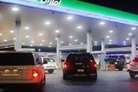 قطر والإمارات تخفضان سعر النفط