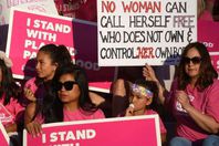 احتجاجات  على القانون الجديد