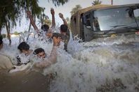 الفيضانات تودي بحياة 18 شخصًا في باكستان