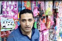 بائع لعب اطفال