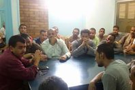 رئيس مدينة إدفو يجتمع بالمتضررين من حريق السوق