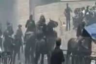 الاحتلال تقتحم صلاة بمحيط الأقصى بالخيول