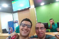 أطباء يبيعون "ساندوتشات كبدة" في البحيرة