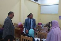 رئيس جامعة أسوان يتفقد لجان امتحانات كلية الطب 
