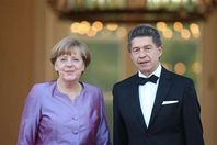 ميركل  مع زوجها