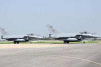 مقاتلتين من طراز "رافال"