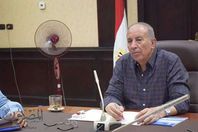 صورة من اجتماع المحافظ