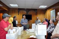 محافظ القليوبية خلال صرف الكروت