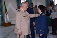 اللواء فاطمة بودوانى خلال تقليدها