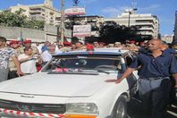 طوخ تتشح بالسواد حزنًا على شهيد الواجب