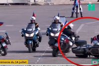 حادث تصادم خلال عرض العسكري أمام الرئيس الفرنسي