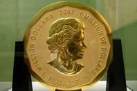 قطعة ورقة شجرة القيقب النقدية المسروقة واحدة من بين ست عملات كندية تذكارية
