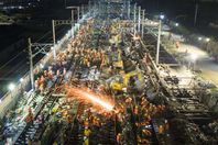 الصين تبني مسار سكة حديد في 4 ساعات