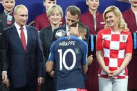 مبابي والرئيس الفرنسي