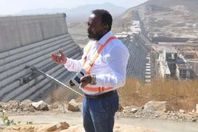 مقتل مدير مشروع سد النهضة الأاثيوبي داخل سيارته
