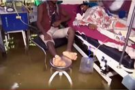 أسماك تسبح في غرفة عناية مركزة بالهند