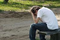 أمي سيئة وهكذا تفعل معنا