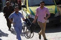 شهادات مبكية من داخل مستشفي الحسين