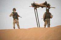 إحباط محاولة تهريب 77 طفلا