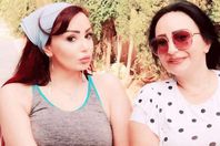 تولاي هارون وشقيقتها الراحلة