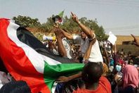 متظاهرو السودان