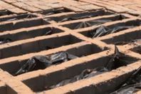 دفن جثث الضحايا