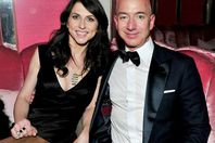 جيف بيزوس مؤسس "أمازون" وماكينزي بيزوس