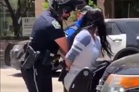 شرطي يعتقل فتاة