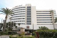 قتل مزدوج.. بريطاني يسقط من شرفة ويقتل آخر